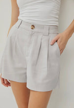 Load image into Gallery viewer, Ryann Classic Pleated Linen Shorts